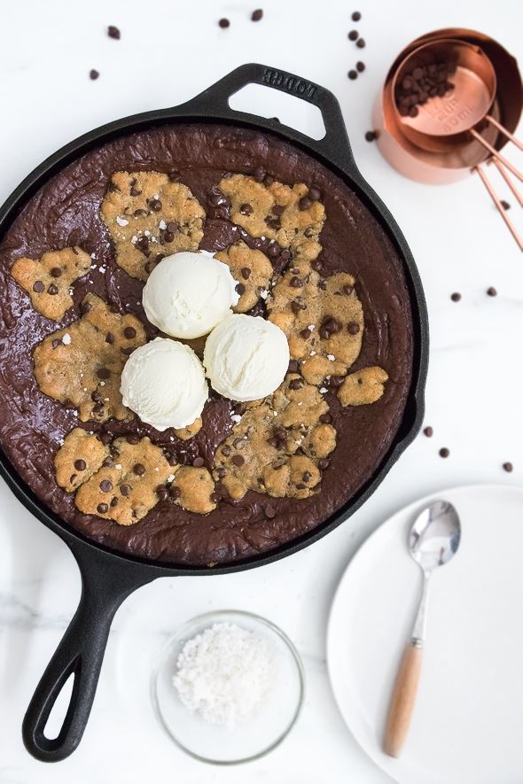 Half Brownie and Half Cookie, Includes Cast Iron Skillet